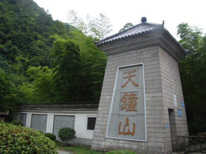 杭州富阳两景:白龙禅寺与天钟山游览风光