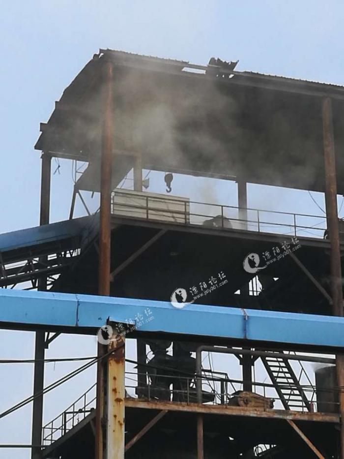 前马加油站东侧炼钢厂大量排放有毒的废气,请