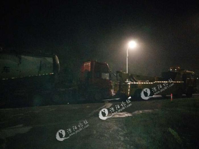 招聘清障车司机2名,要求a2驾照。工资5000+补