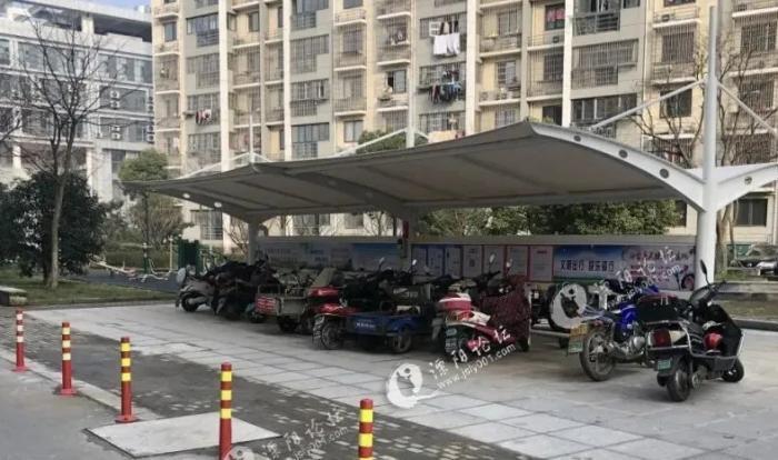 点赞!溧城镇老旧小区"智能放心车棚"改造!