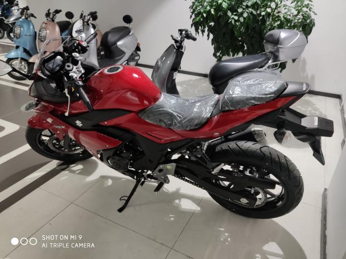 豪爵铃木gsx250r-a 带abs,2020年1月中上牌.