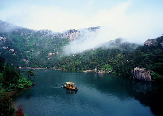 46)平方公里,是首批國家級重點風景名勝區,國家森林公園.