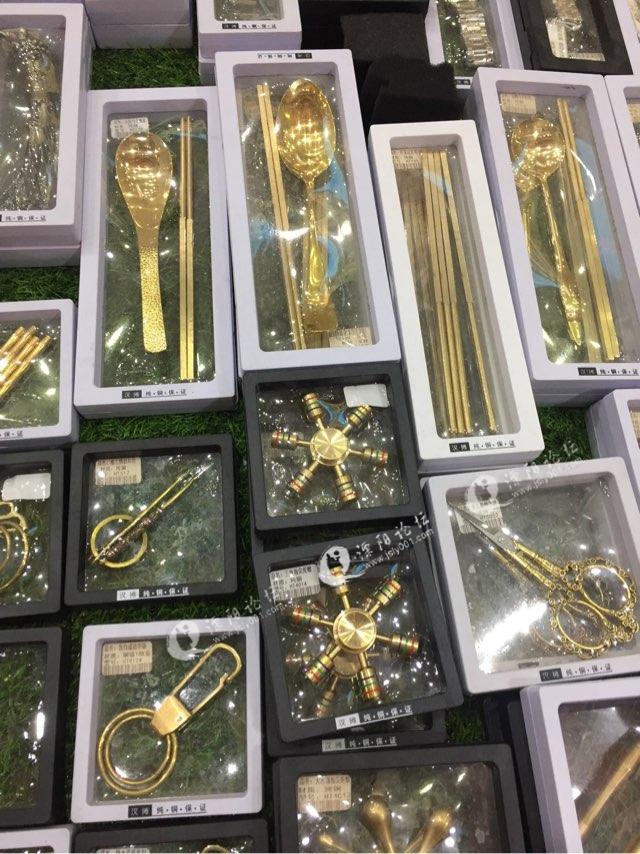 平陵广场成了淘宝的地方