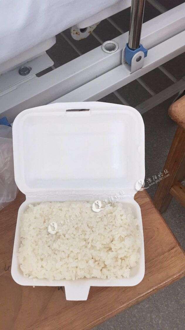 人民医院住院部食堂还在用这种饭盒装饭