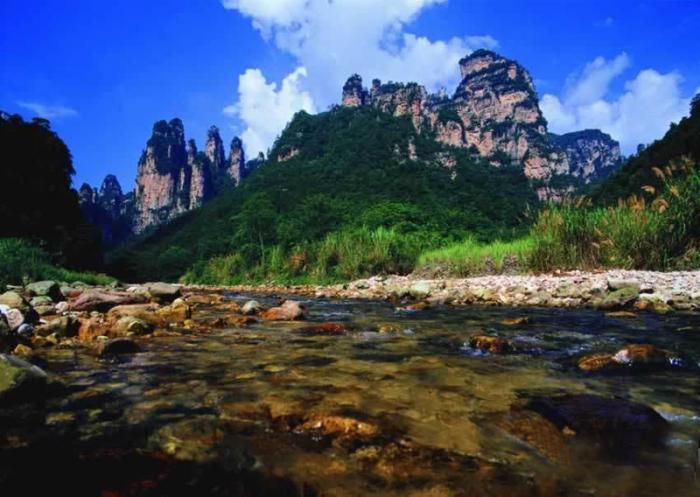 标题:张家界两景:水绕四门与石家檐生态美景