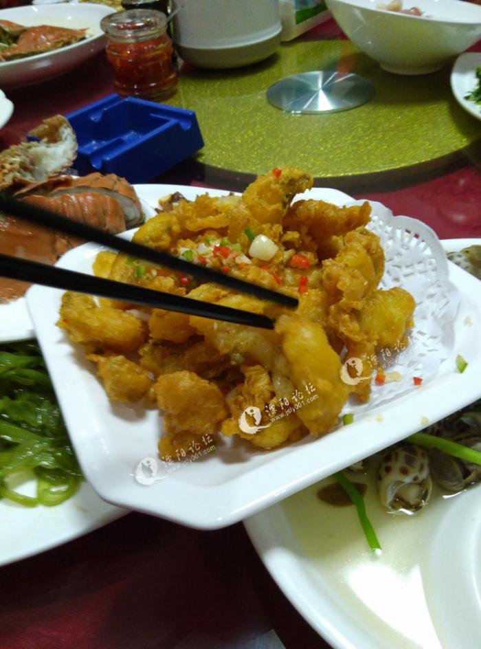 攒着汤一起吃,差点咬到自己的舌头,啧啧!