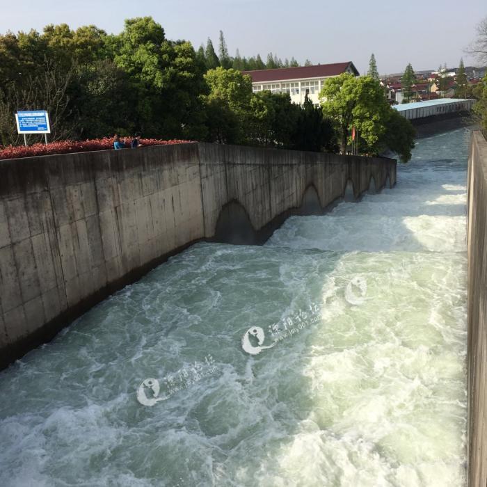 实拍溧阳天目湖水库泄洪画面,场面壮观!