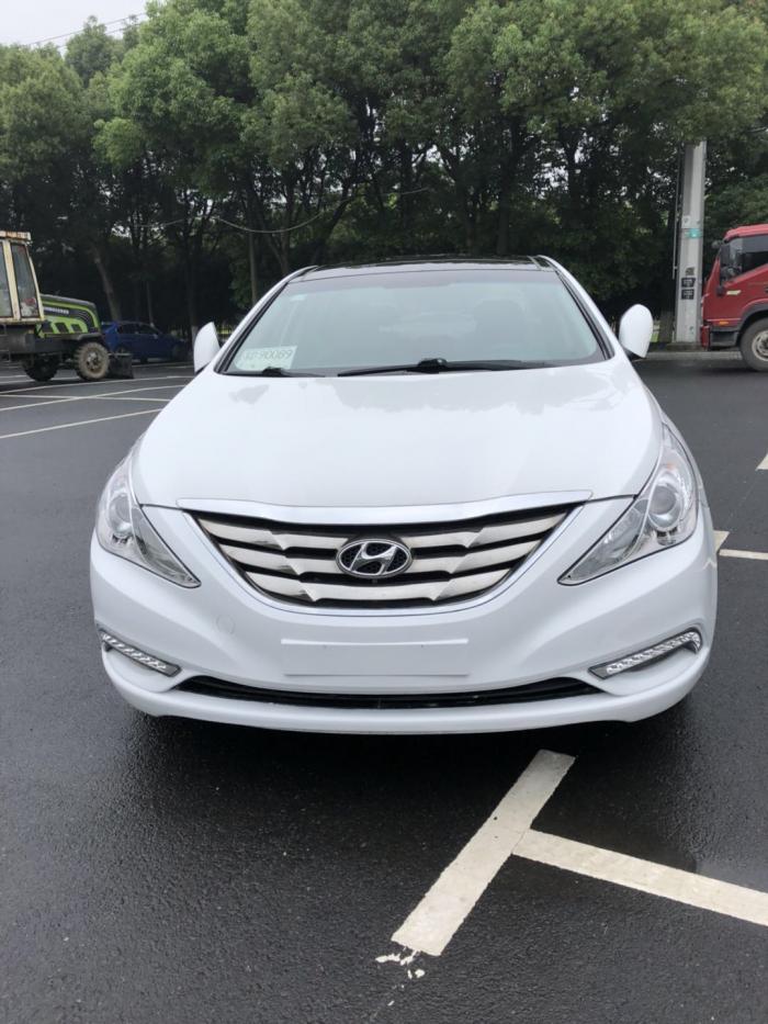 现代索八至尊版2.0最高配,2012年上牌差几天,便宜出售,首付2万开回家.