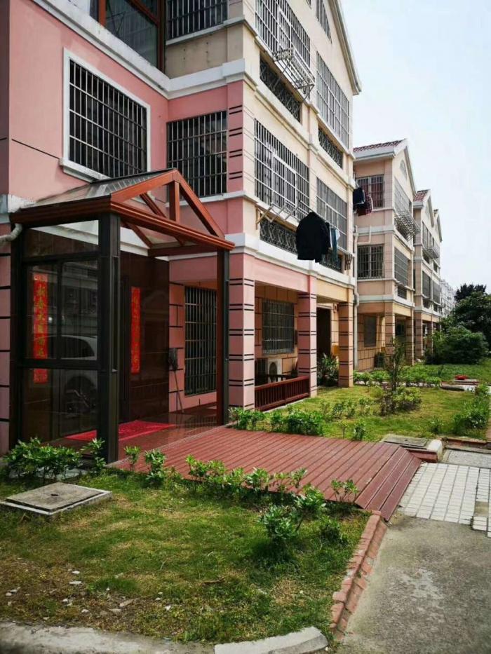 燕山南苑联排别墅1-3/3245㎡368万精致装修