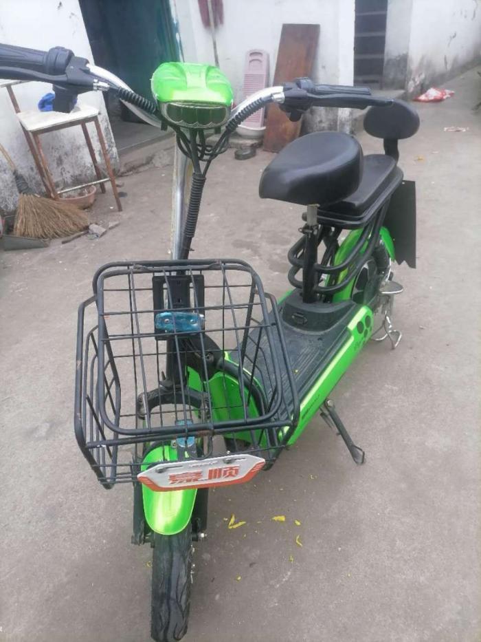 转二手电瓶车九成新使用一年方便实用爱玛品牌代步方便的电动车需要的