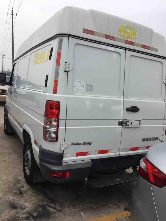 16年的依维柯厢货,喜欢的加微信聊15895018776