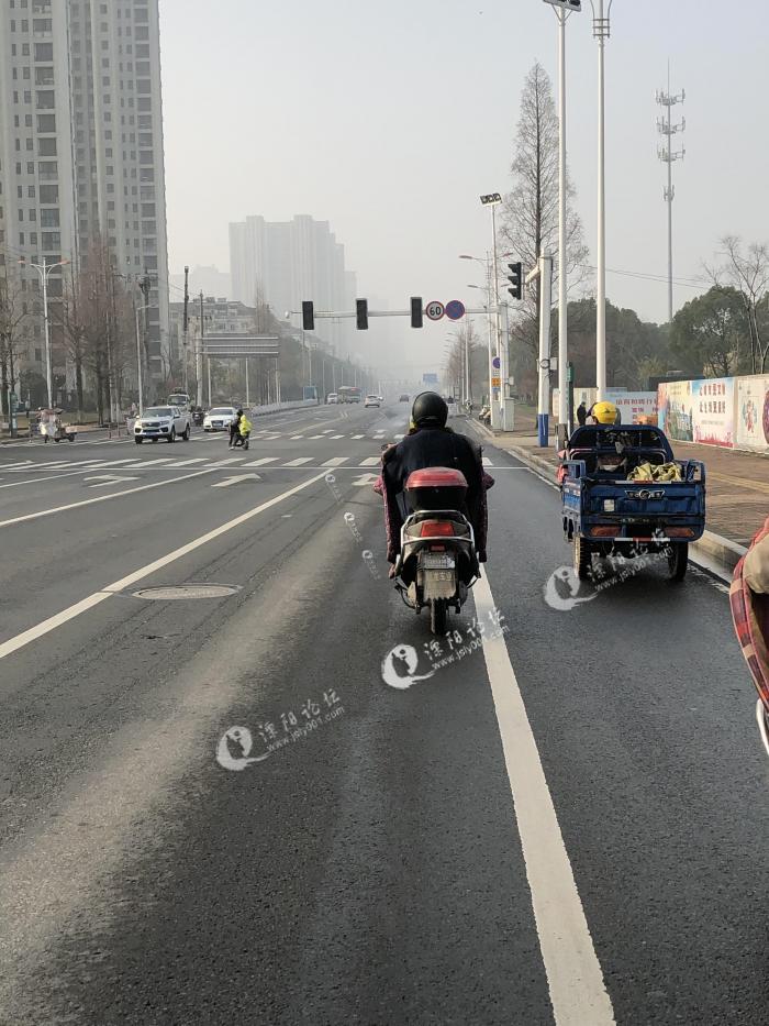 溧陽碼頭街今天早上哪裡集體罷工啦,紅綠燈都不亮了麼