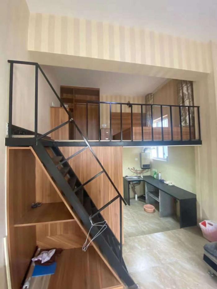 文化小学旁车库 一室一厅一卫 精装修 800元一个月 一手18915816153