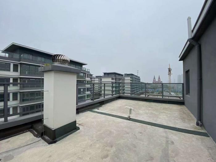 铂悦时代一期顶层复式楼5楼6楼送2个大露台