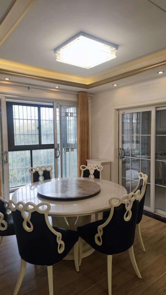 时代景城,电梯房3楼,前面是多层,采光好,3室2厅